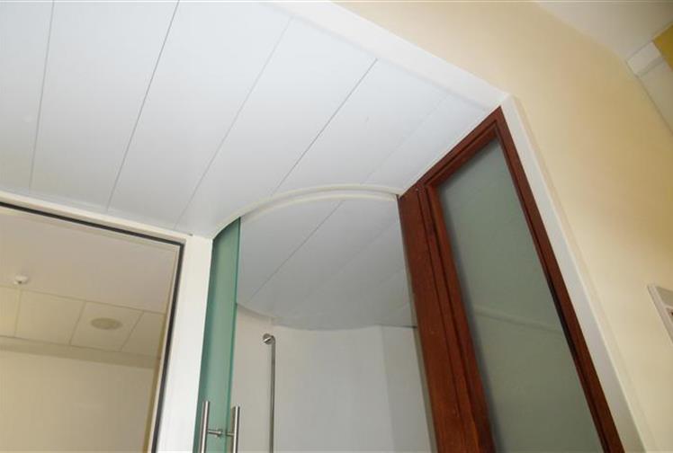 Plafond metal avec cornières cintrées (ouvrage spécifique)  - Ets A2T Le Grand